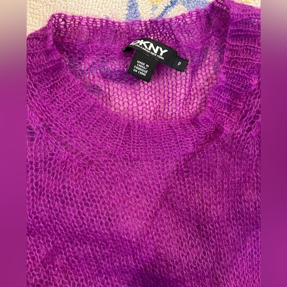 Dkny vintage petite sweater - Picture 4 of 4